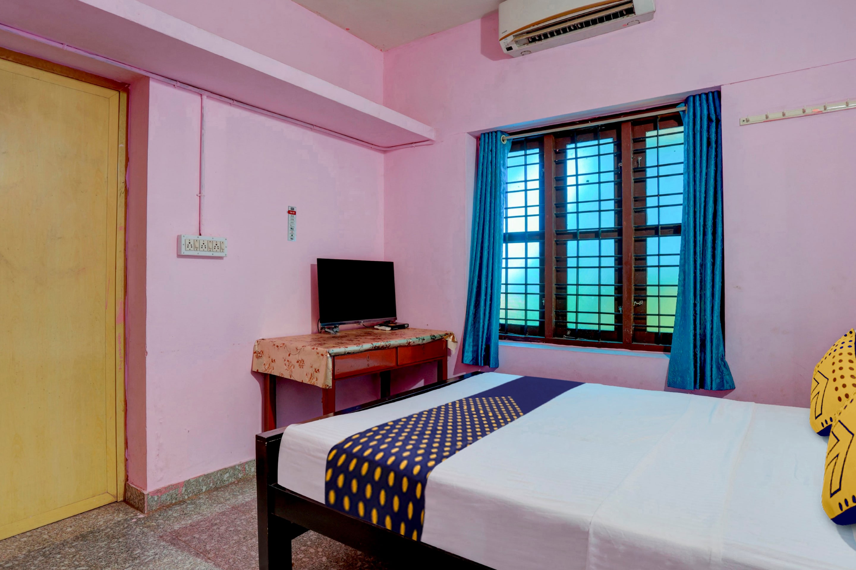 spot-on-810598-karthika-stays-spot-on-trivandrum-book-755-oyo