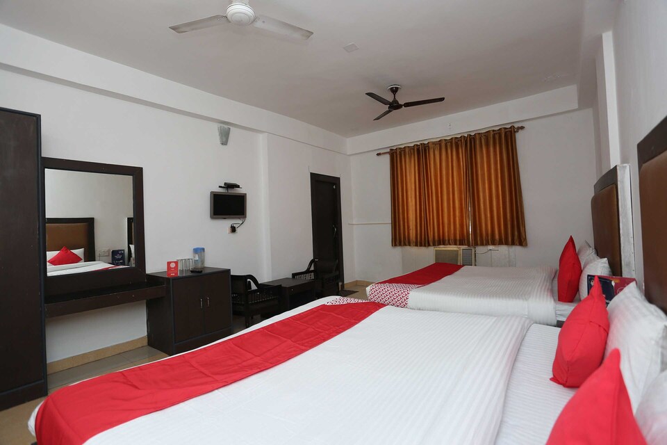 Collection O 810641 Drive In, Bhupatwala, Haridwar