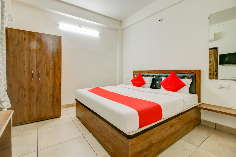 Hotel O GULMOHAR GRAND, MP Nagar Bhopal, Bhopal