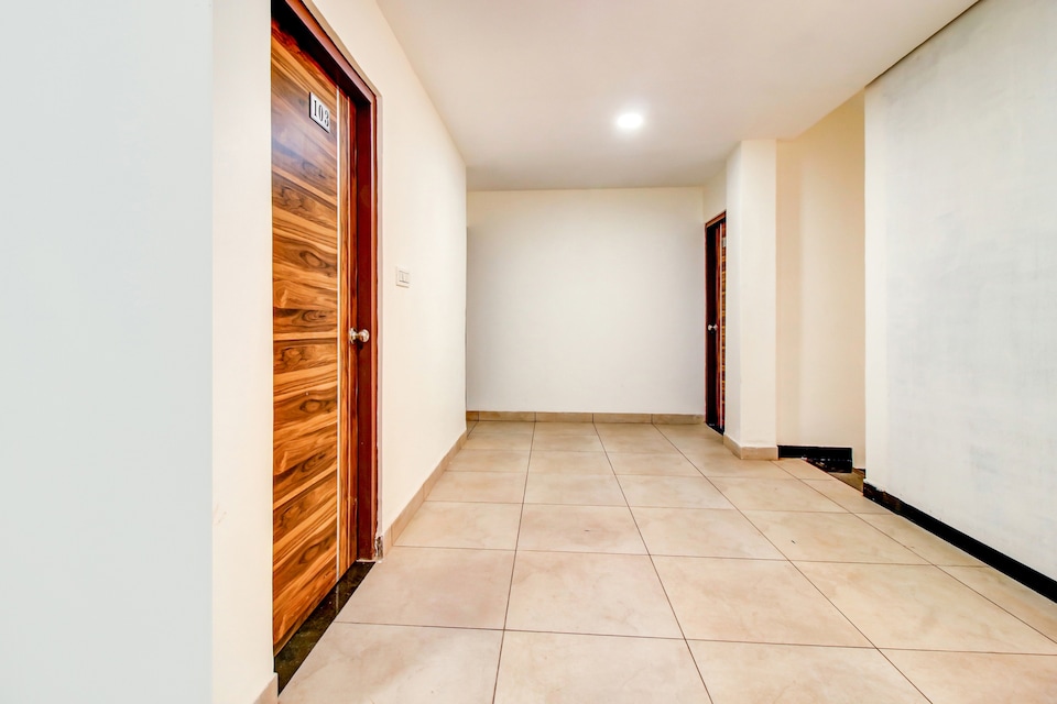 Hotel O GULMOHAR GRAND, MP Nagar Bhopal, Bhopal