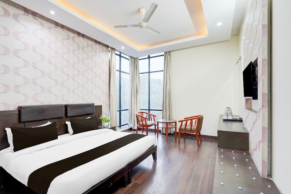Townhouse Sector 51 Noida Near Metro Station, Noida City, Noida