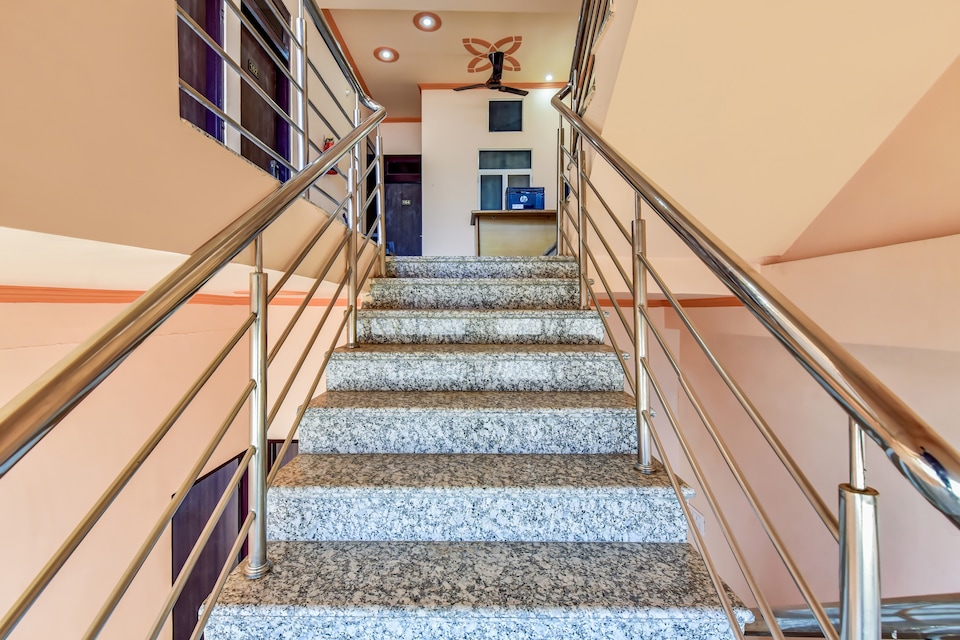 SPOT ON Hotel Pushp Niwas, Sikar Road Jaipur, जयपुर