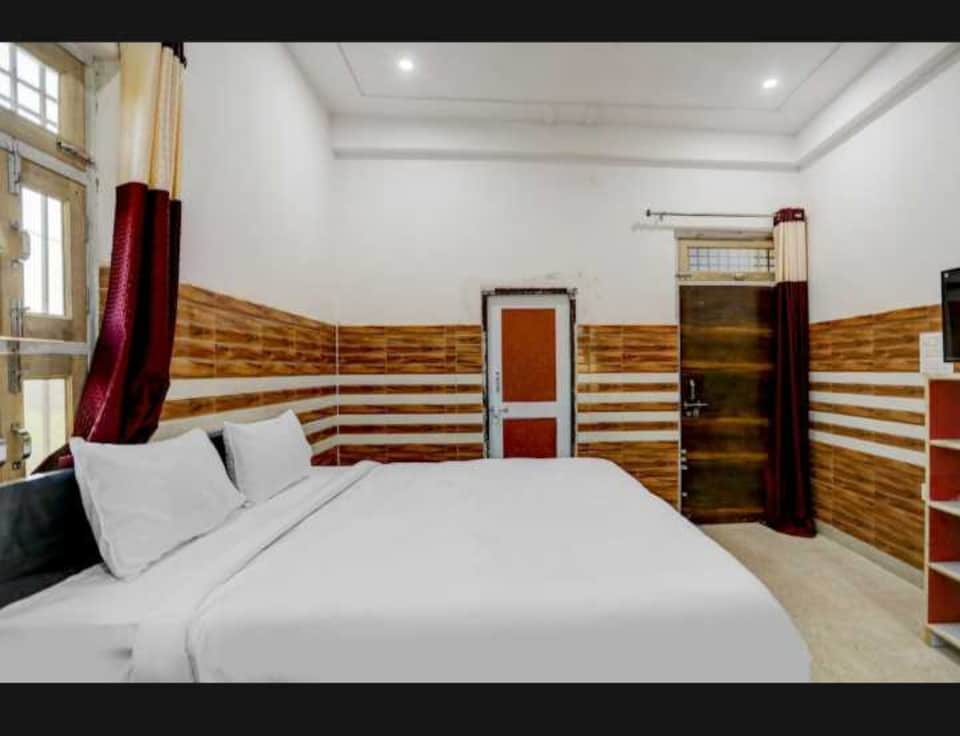 POP 810716 The King Plaza, Bulandshahr, Bulandshahr