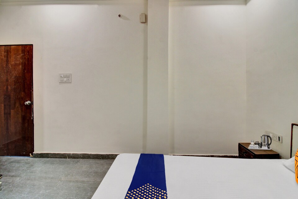 SPOT ON 810752 New Maan Lodging, Bus Stand Nagpur, Nagpur