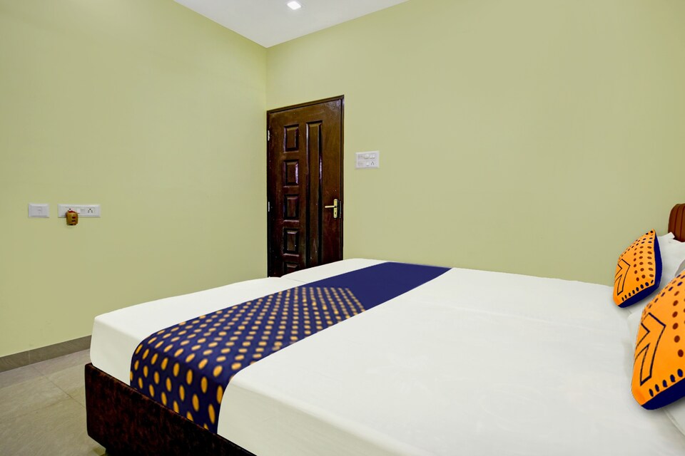 SPOT ON 810756 Mother Homes Residency, Edapally Kochi, Kochi