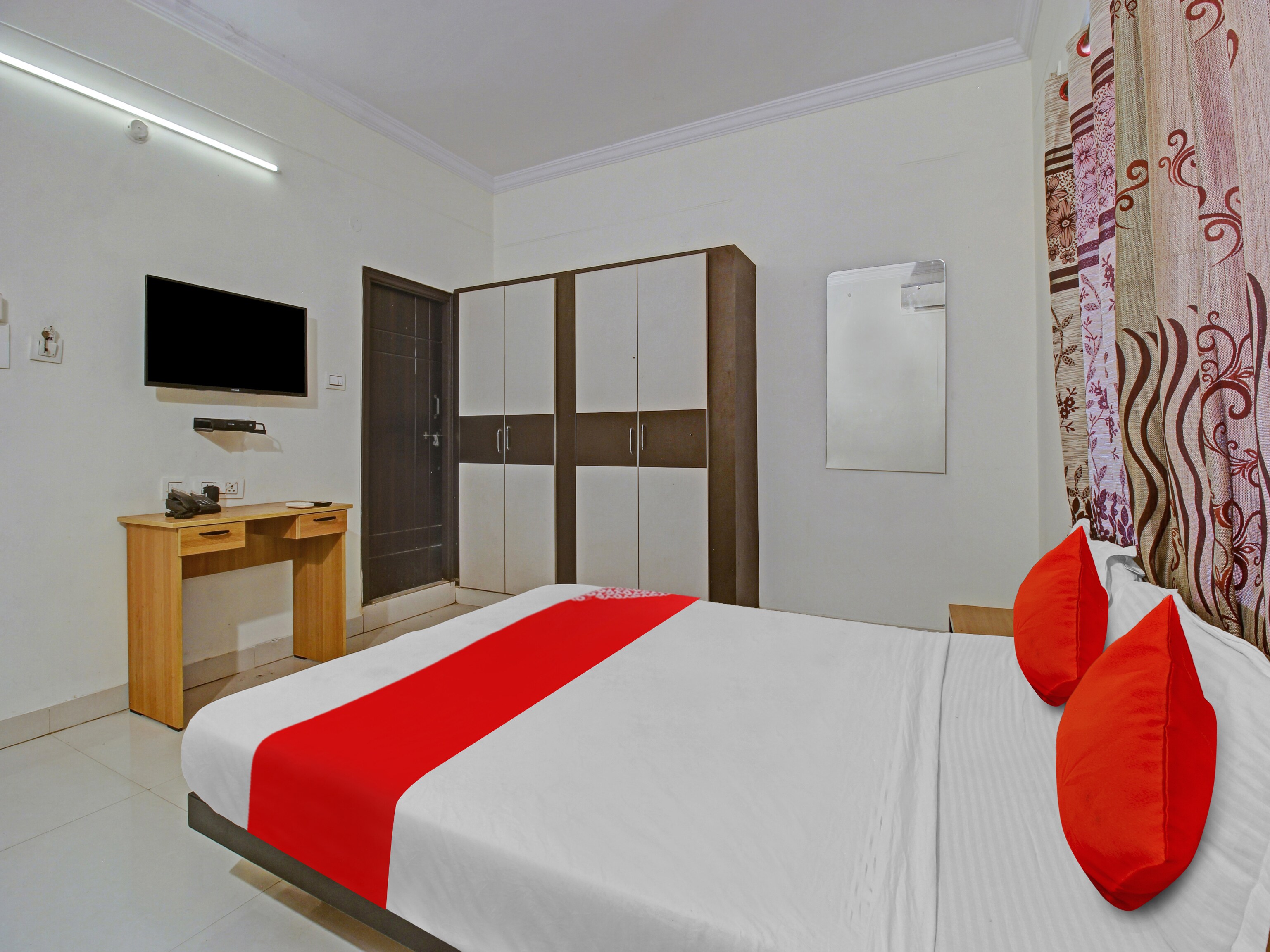 Hotel O by OYO SVR Silver Key, Flagship Hyderabad, Book @ ₹1558 - OYO