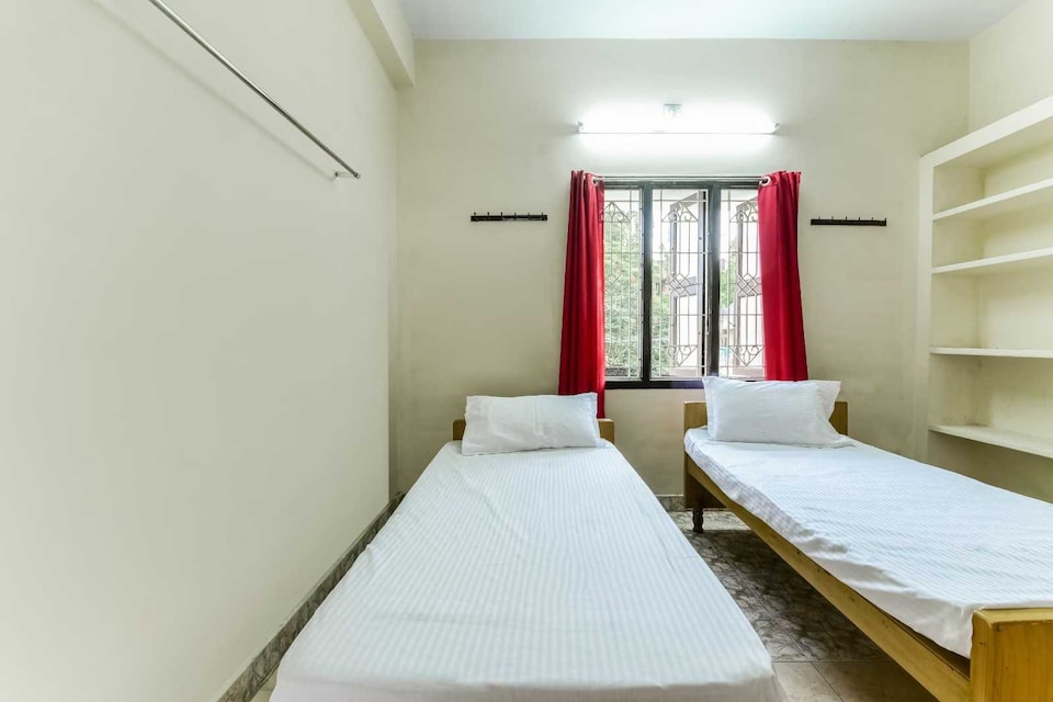 Hotel O by OYO Sakthi Guest House, Chidambaram city center, Chidambaram