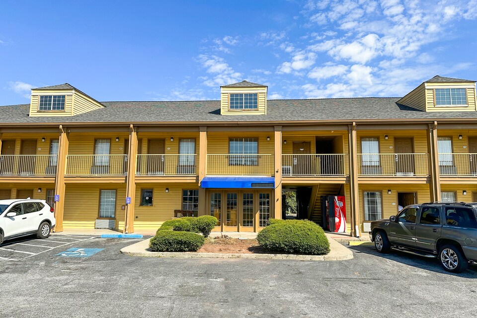 Bonita Lakes Inn By OYO Meridian, C39339, Meridian MS