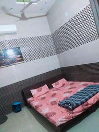 OYO 810889 HR Guest House