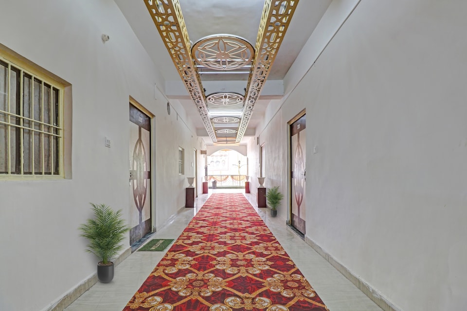 OYO Flagship Shree Mangal Palace, Lashkar, Gwalior