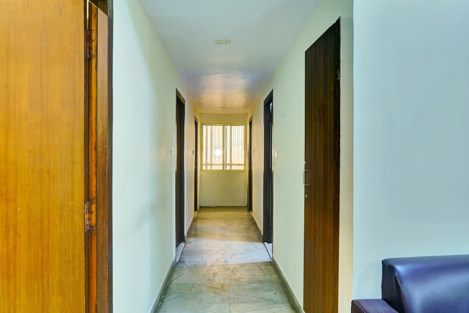 OYO 810914 Hotel Samrat, Governorpet Vijayawada, Vijayawada