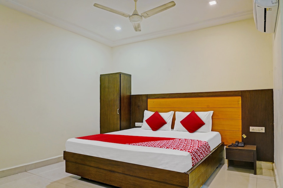 OYO Flagship 810914 Hotel Samrat, Governorpet Vijayawada, Vijayawada