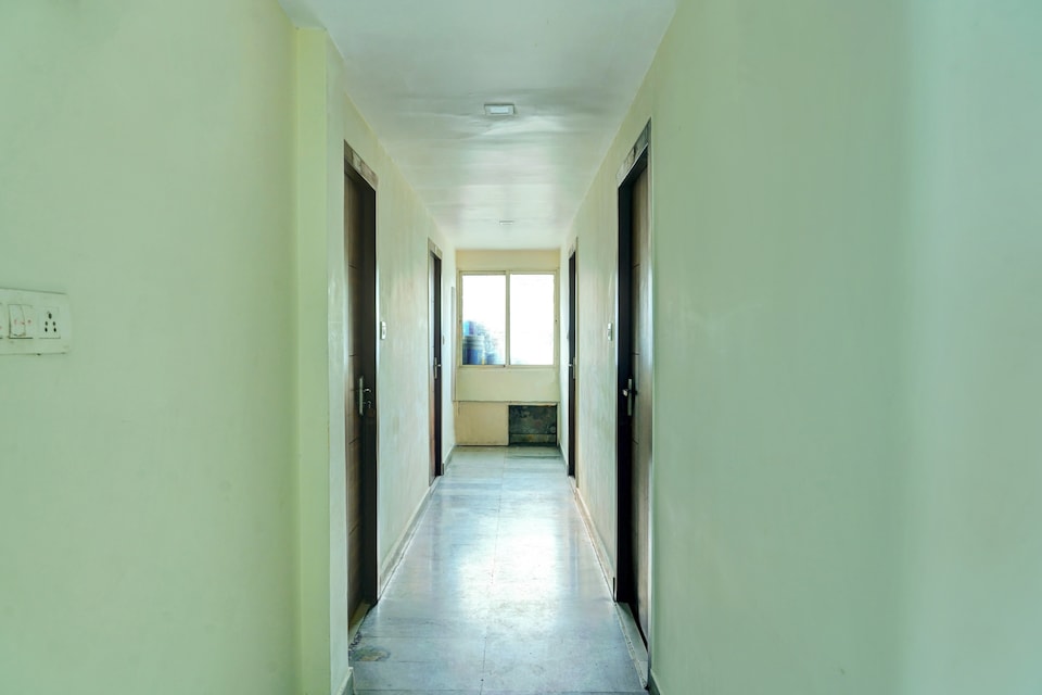 OYO 810914 Hotel Samrat, Governorpet Vijayawada, Vijayawada