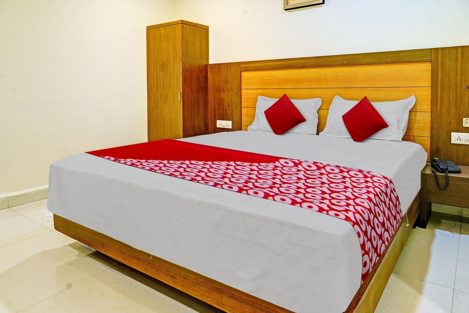 OYO 810914 Hotel Samrat, Governorpet Vijayawada, Vijayawada