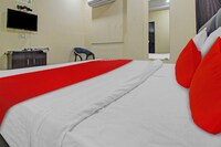 OYO Flagship 810916 Hotel Ozn Stays