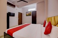 OYO Flagship 810917 Hotel G Stays