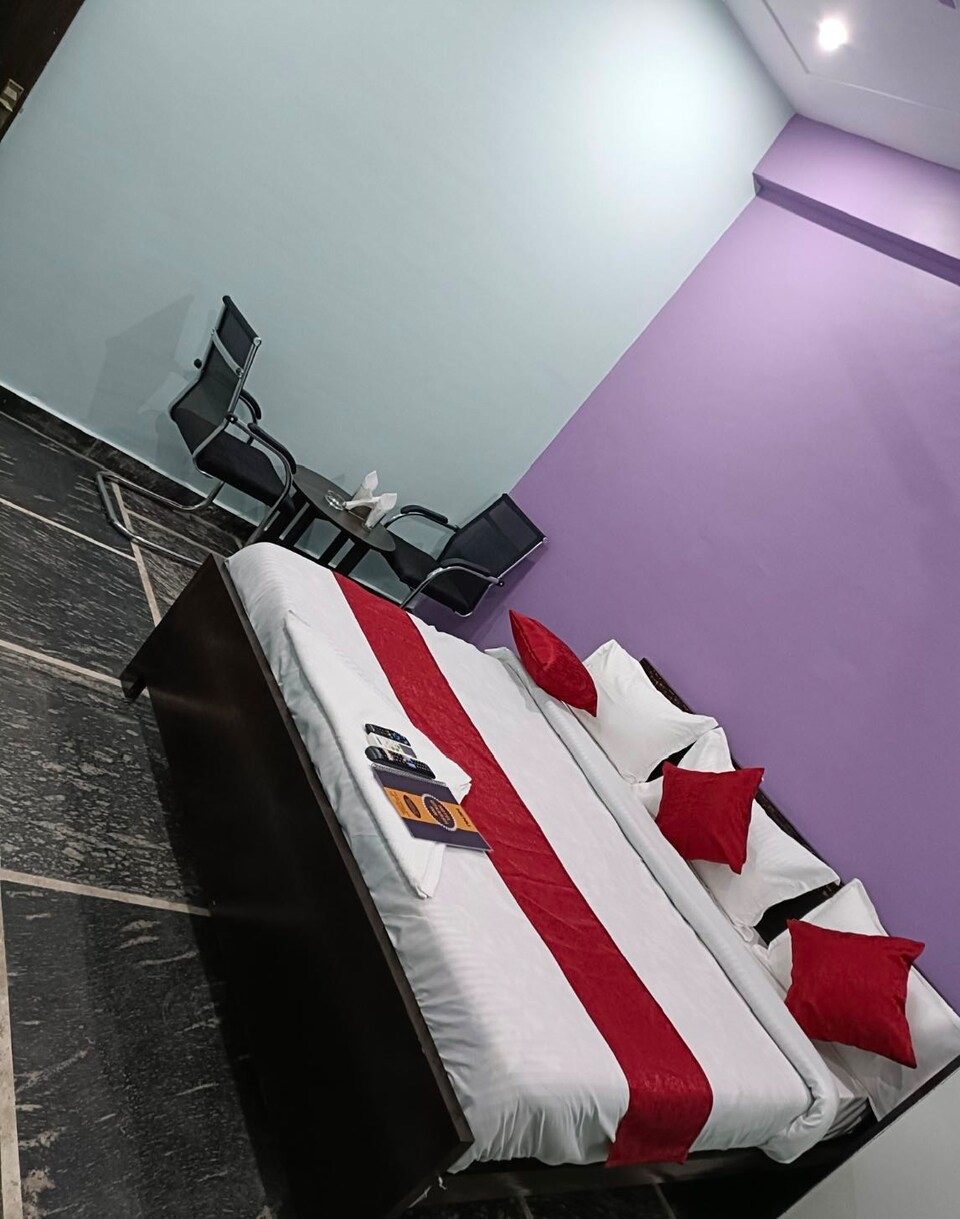 live with LCK2183 , Gomti Nagar Lucknow, Lucknow