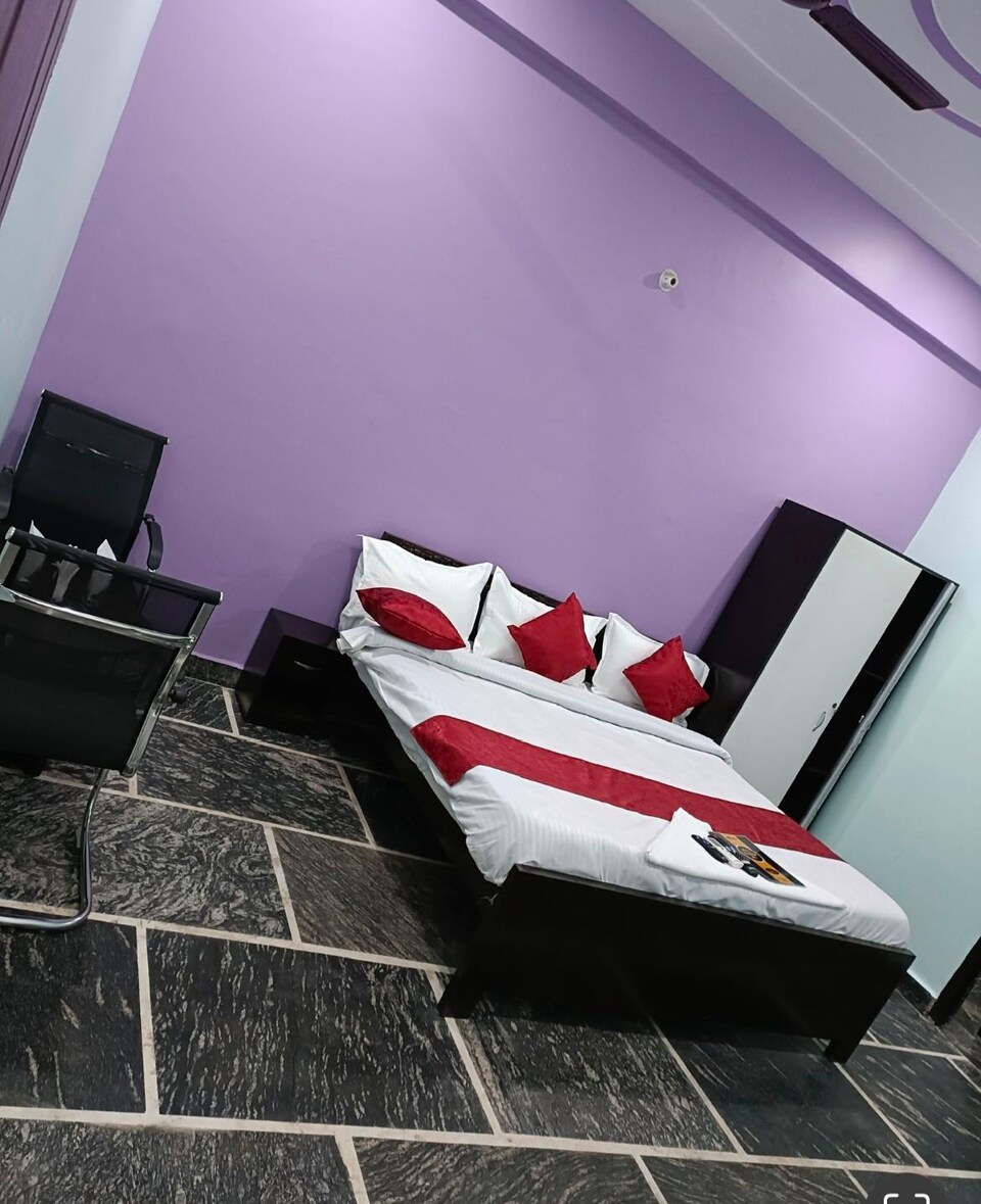 live with LCK2183 , Gomti Nagar Lucknow, Lucknow