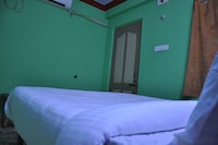 SPOT ON 810990 Psr Inn Near Bus Stand