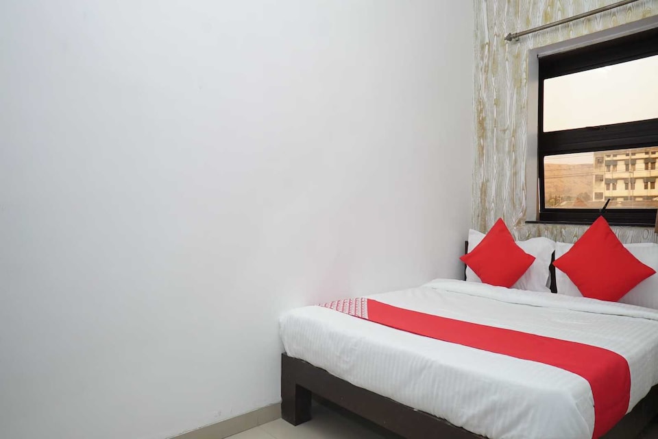 Hotel O 811004 Hotel Sai Lodging, Katraj Khed Shivapur Pune, Pune