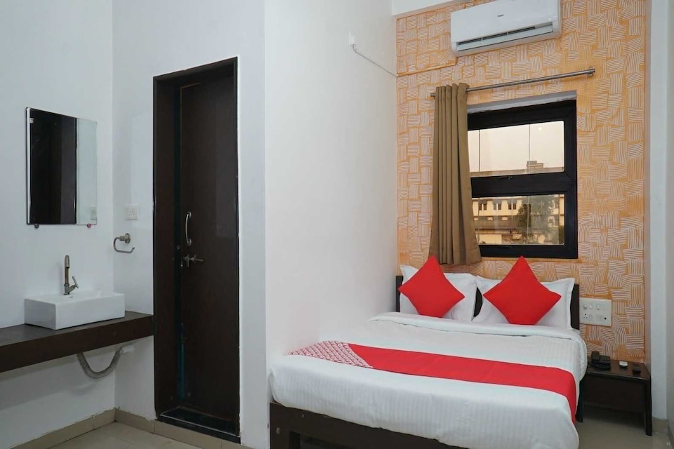 Hotel O 811004 Hotel Sai Lodging, Katraj Khed Shivapur Pune, Pune