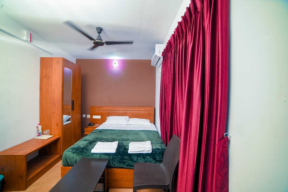 Collection O 811074 Jp Residency, Medical College - Pattom, Trivandrum