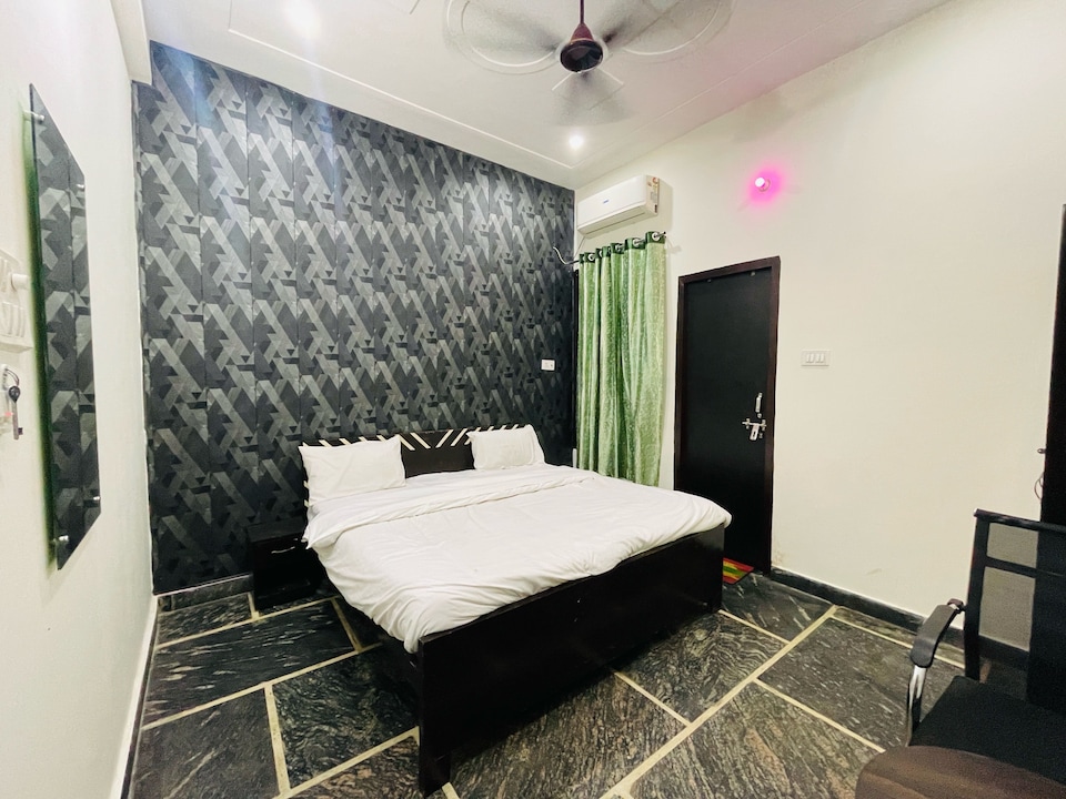 Hotel O Madhav inn, Gomti Nagar Lucknow, Lucknow