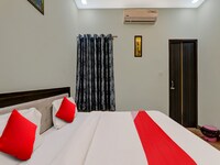 OYO Flagship Hotel Premium