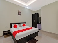 OYO Flagship Hotel Premium
