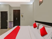 OYO Flagship Hotel Premium