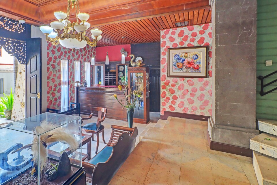 OYO 92439 Hotel Tower Klungkung, Gianyar, Bali