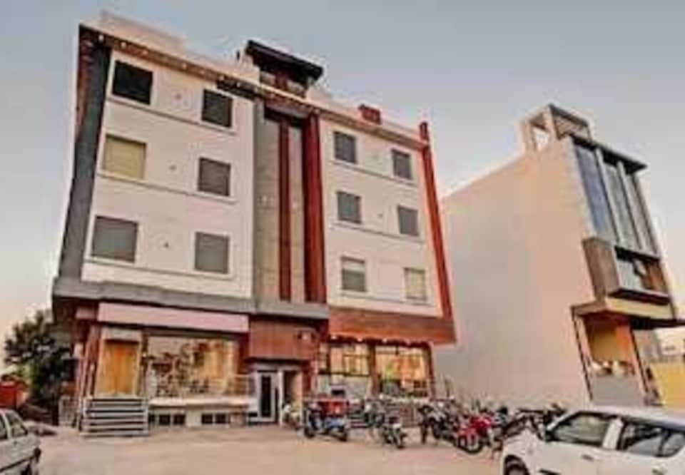 Super  Hotel O Luxury Inn, Jaipur Airport, Jaipur