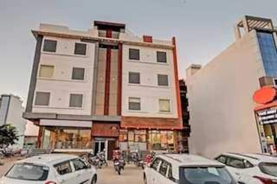 Hotel O Luxury Inn, Jaipur Airport, Jaipur