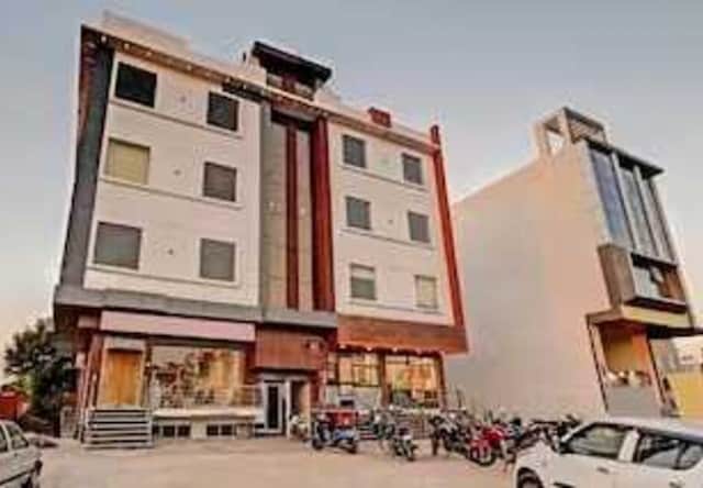 Super  Hotel O Luxury Inn