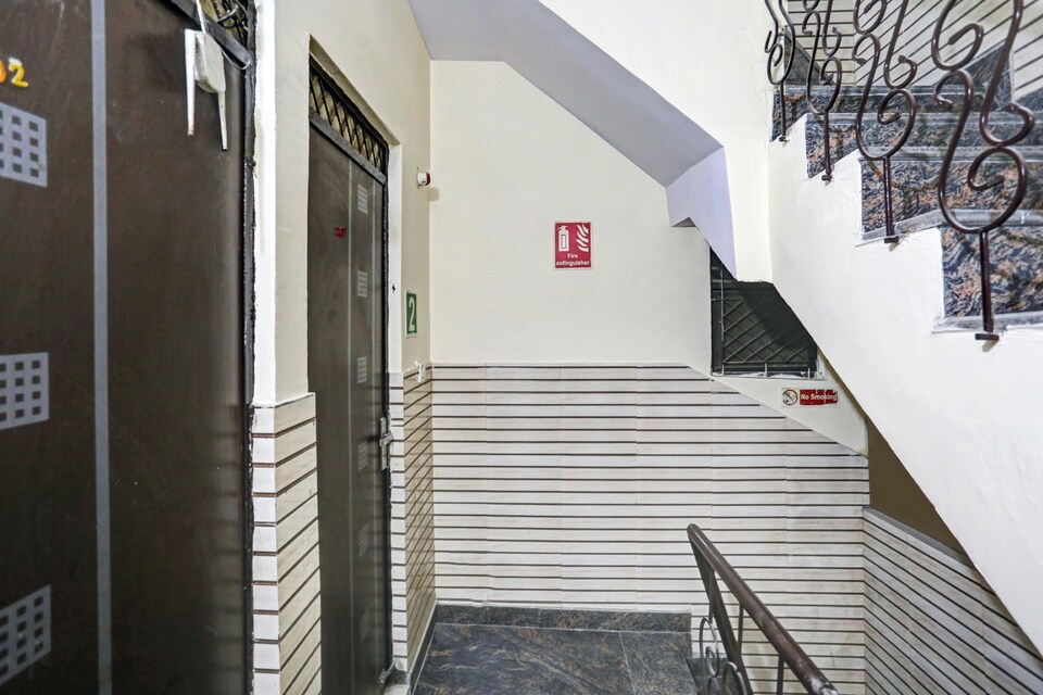 OYO Flagship 811181 Golden Key Inn, Pitampura - Rohini Delhi, Delhi