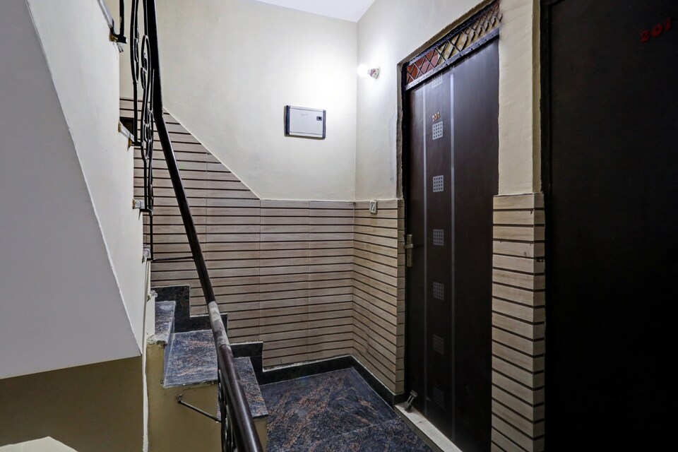 OYO Flagship 811181 Golden Key Inn, Pitampura - Rohini Delhi, Delhi