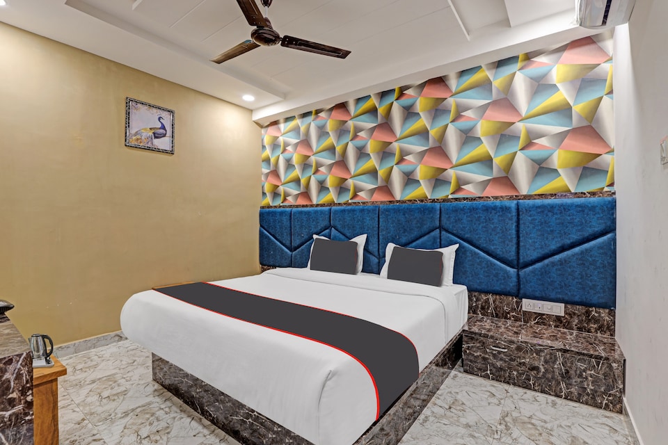 Collection O 811204 Hotel Lemon Inn, SG Highway Ahmedabad, Ahmedabad