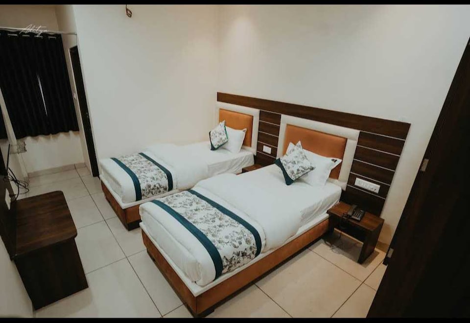 Hotel Lotus Inn, Katni, Katni