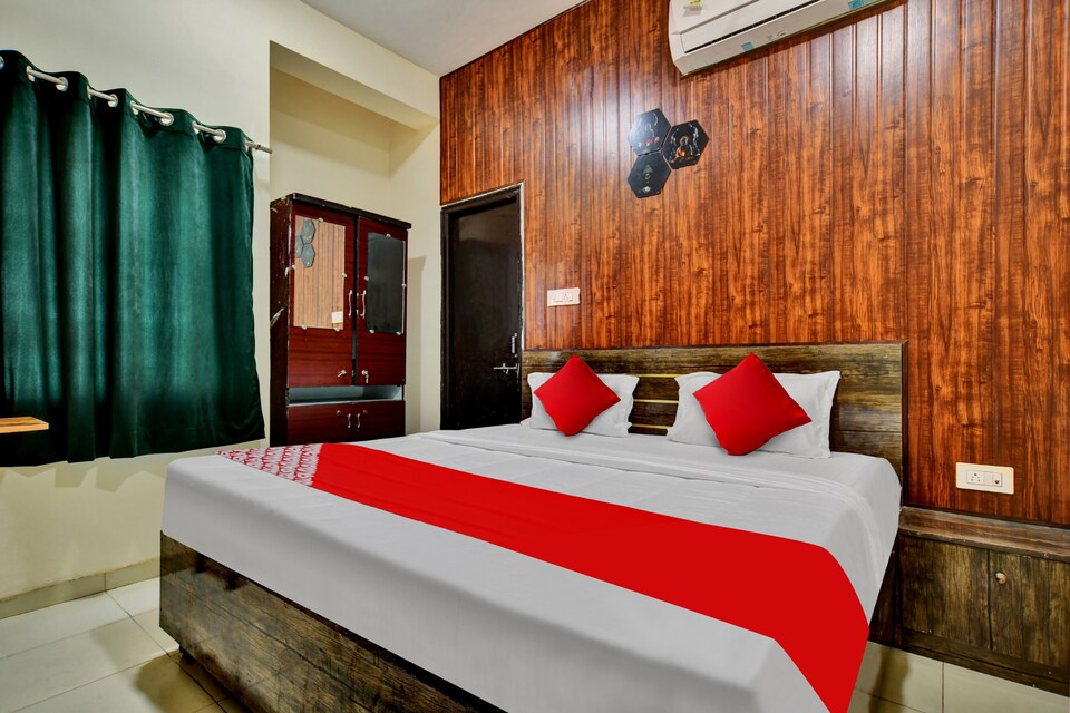 Live on IND1060, Vijay Nagar Indore, Indore