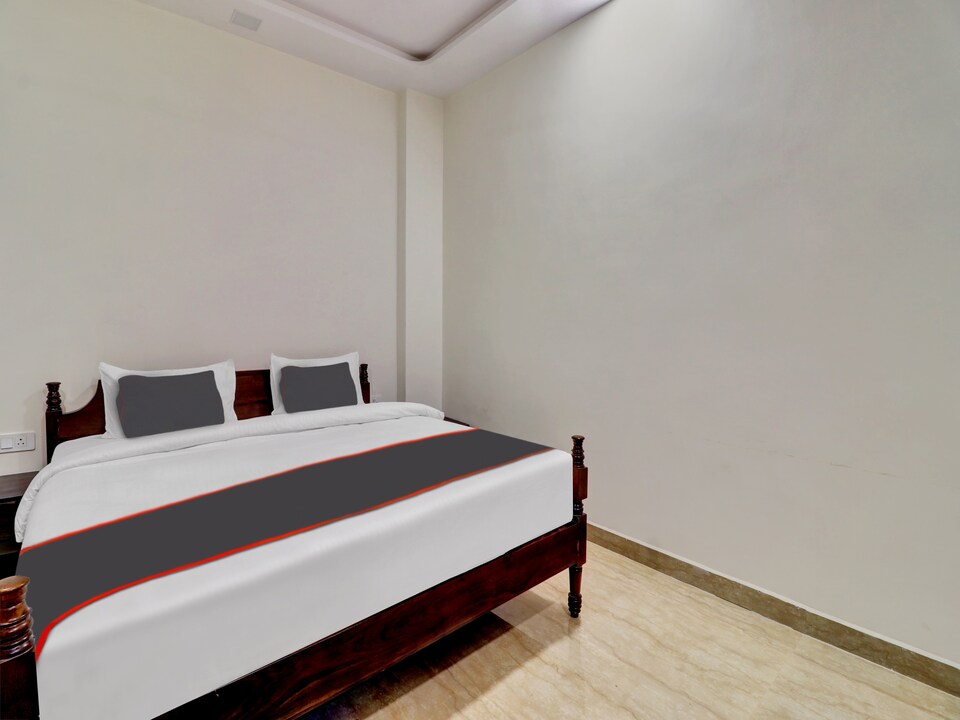 OYO Flagship 811334 PS AVENUE PREMIUM, Fatehabad Road, Agra