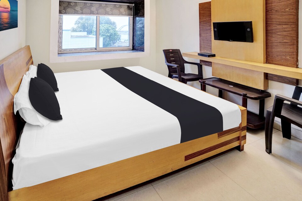 OYO Flagship 811355 Sri Mahadeva Grand Ac Residency, Rajahmundry, Rajahmundry
