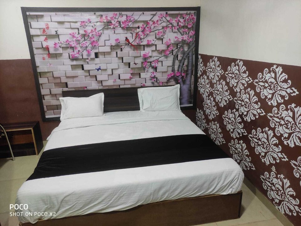 SPOT ON 811383 Hotel White House, Dharampeth Nagpur, Nagpur