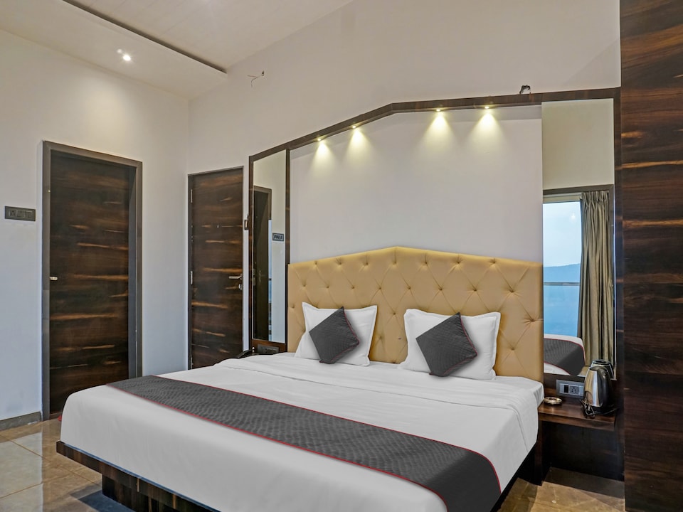 Townhouse 1219 Hotel Holiday Plus, Mahabaleshwar, Mahabaleshwar