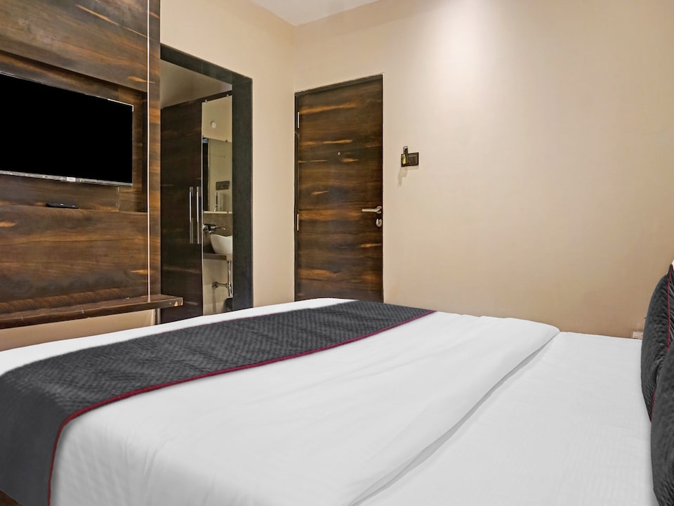 Townhouse 1219 Hotel Holiday Plus, Mahabaleshwar, Mahabaleshwar