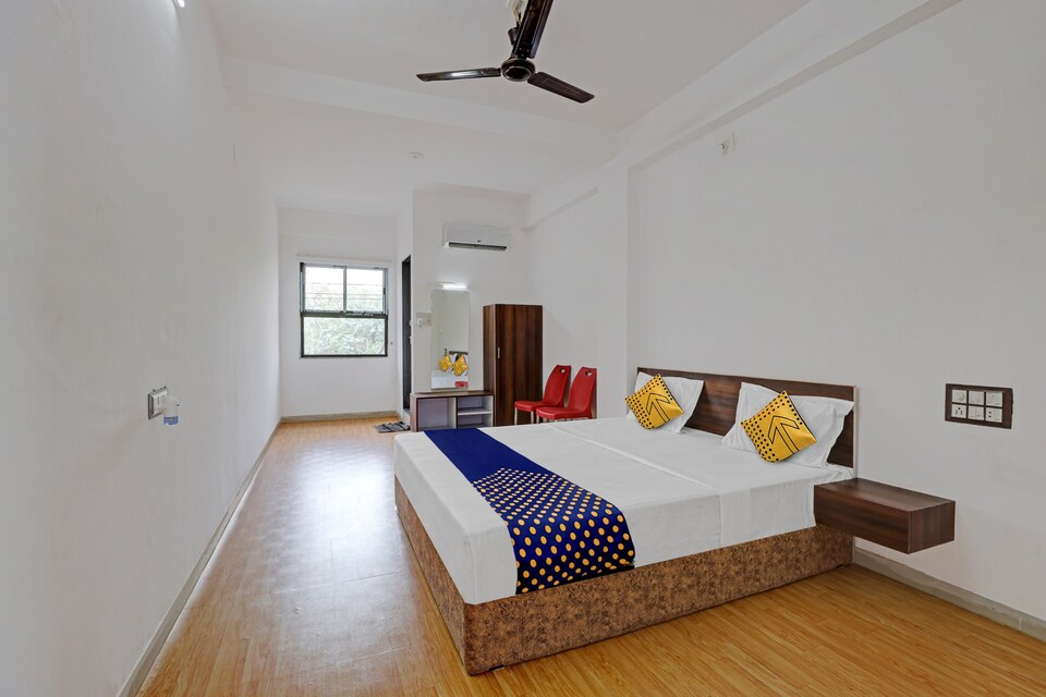 SPOT ON Krishna Hotel & Rooms, Rajpipla, Vadodara