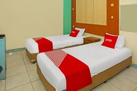 OYO 92469 Hotel Sahabat