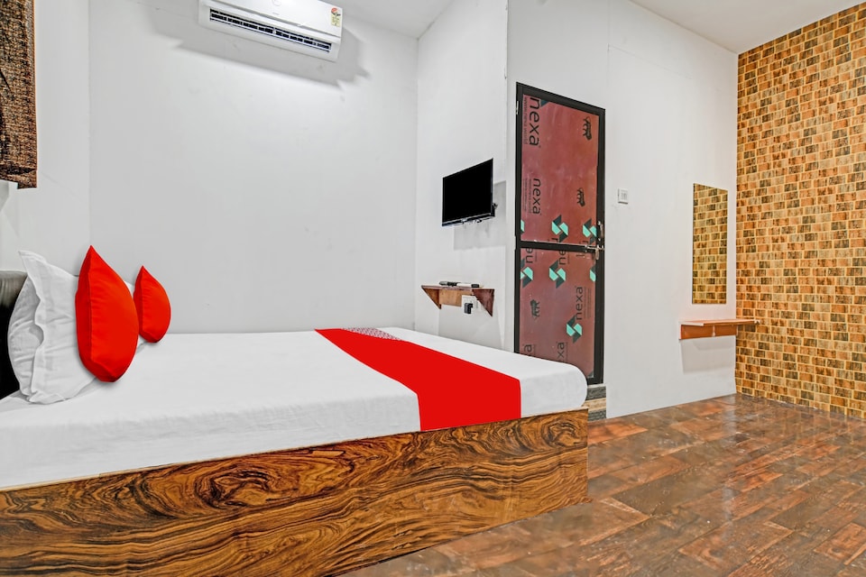 OYO Flagship 811516 Manomay Hotel & Resort, MG Road Indore, Indore