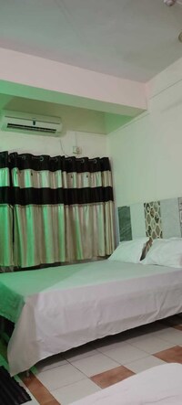 OYO 811527 Hotel Tanvi