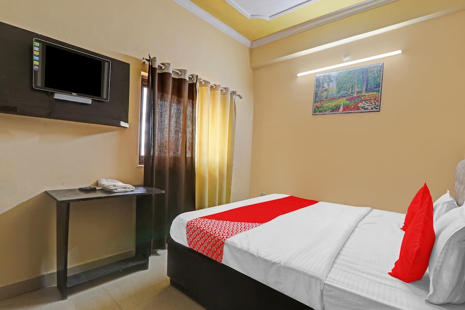 Hotel O Four Square, Indira Nagar Lucknow, Lucknow
