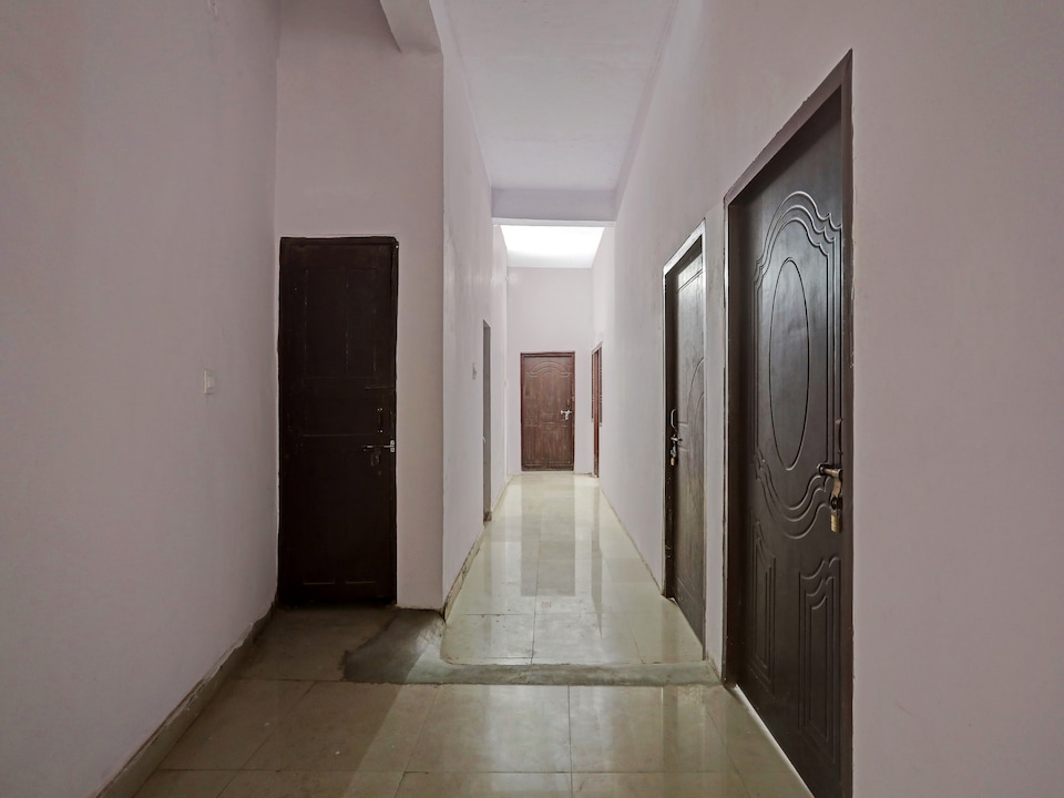 Hotel O easy stay inn, Hazratganj Lucknow, Lucknow